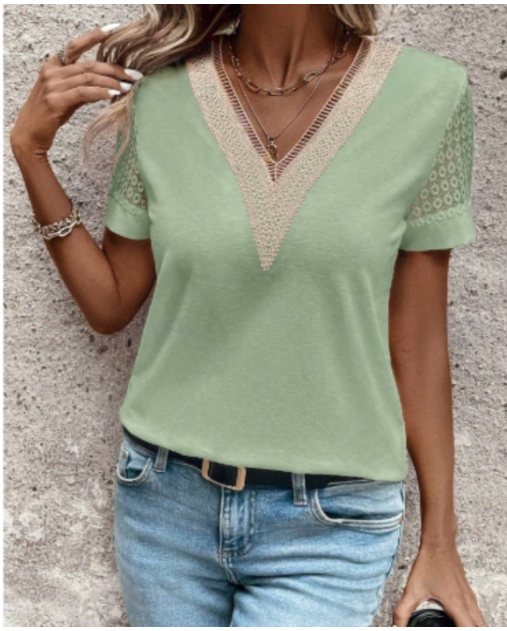 Amelia™ -  T-Shirt V-Neck Lace